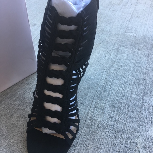 Black Heel Sandals - JustFab NWT - Picture 4 of 6